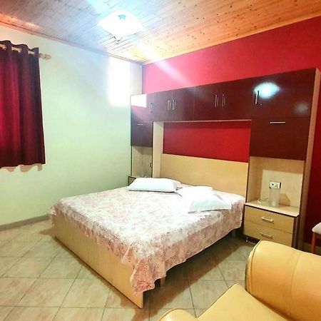 A Cheerful Villa With Free Parking Space Tirana Exterior photo