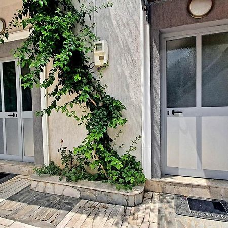 A Cheerful Villa With Free Parking Space Tirana Exterior photo