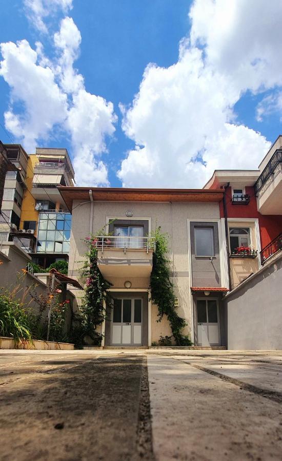 A Cheerful Villa With Free Parking Space Tirana Exterior photo