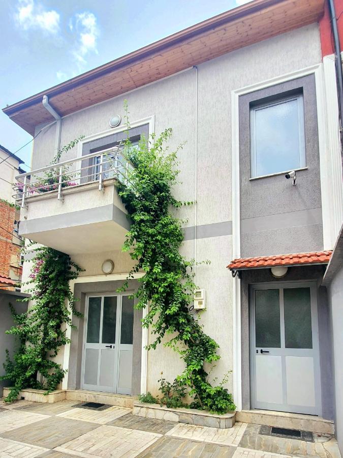 A Cheerful Villa With Free Parking Space Tirana Exterior photo