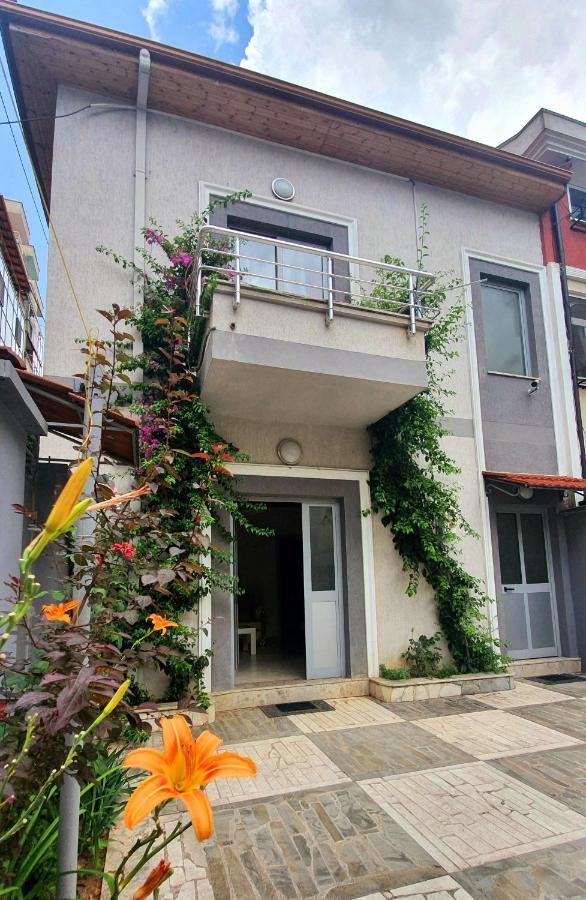 A Cheerful Villa With Free Parking Space Tirana Exterior photo