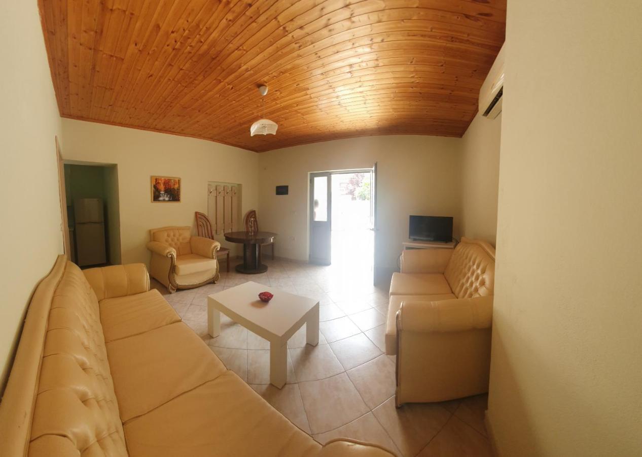 A Cheerful Villa With Free Parking Space Tirana Exterior photo